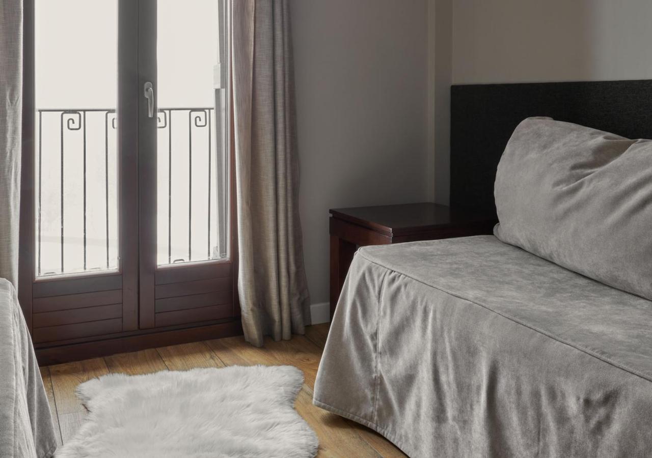 Sallent de Gállego Apartahotel Tres Quinones מראה חיצוני תמונה