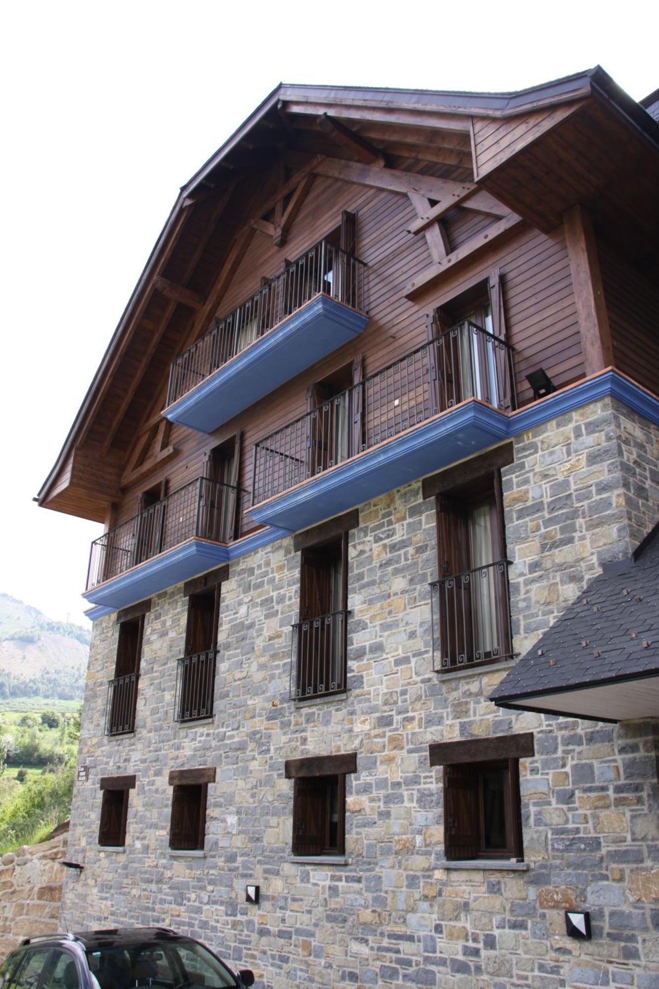 Sallent de Gállego Apartahotel Tres Quinones מראה חיצוני תמונה